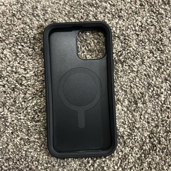 iPhone 12 Pro plus otter box - Picture 2 of 2